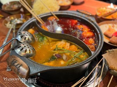 Proslava Dana zahvalnosti u pikantnim delicijama Chongqing Hot Pot ražnjića